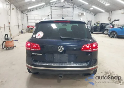 2017 Volkswagen Touareg V6 Wolfsburg Edition z USA, uszkodzony, nr VIN WVGRF7BP2HD005662
